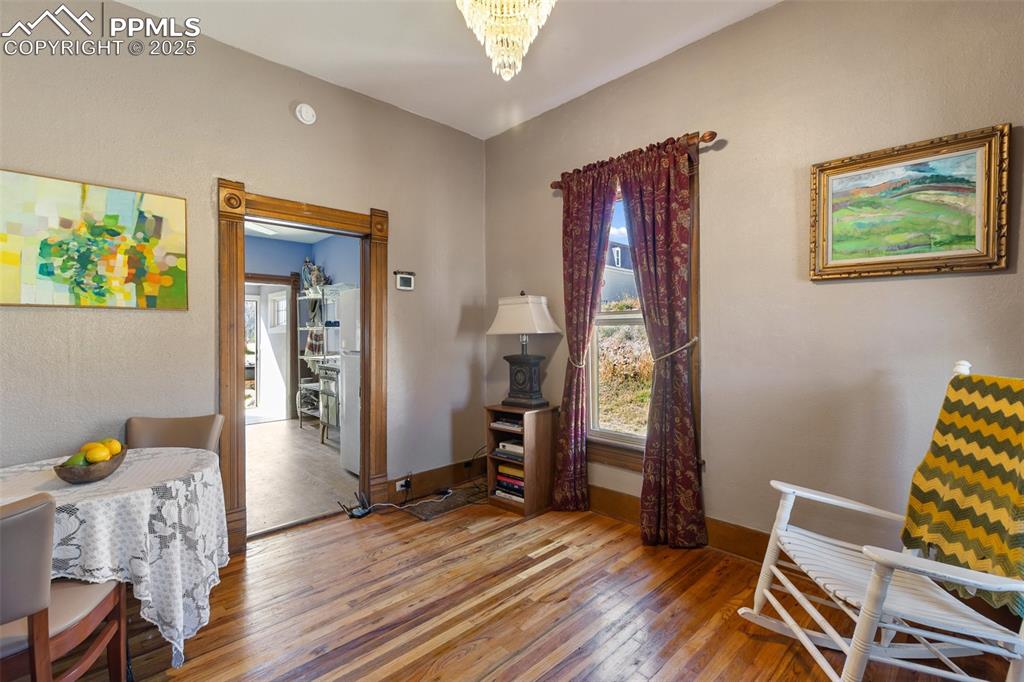 Image 5 of 21: Sitting Room