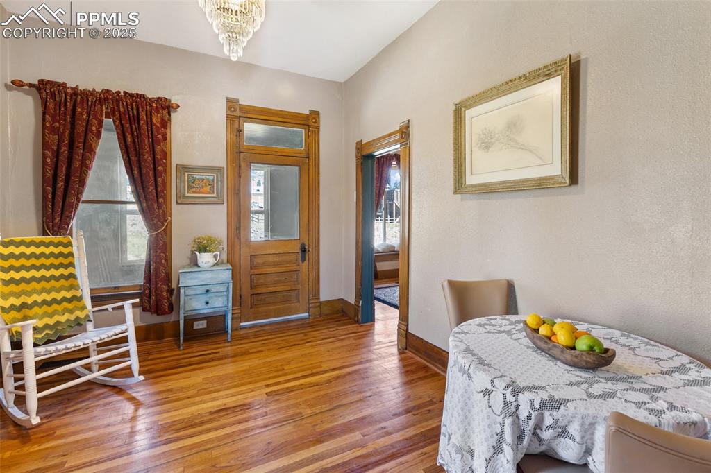 Image 6 of 21: Entry