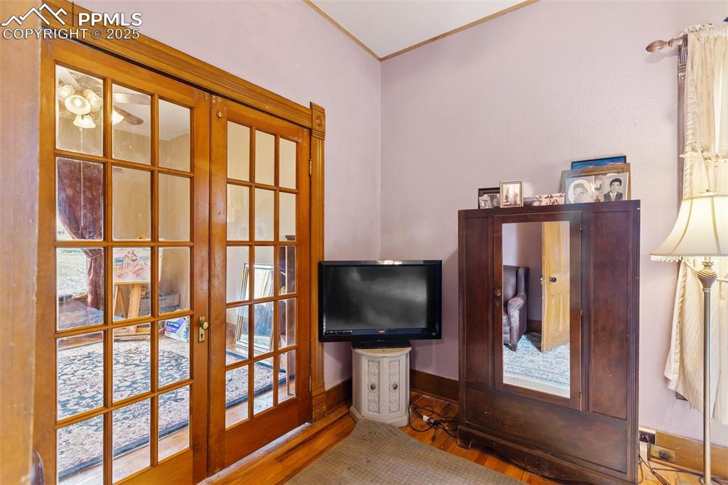 Image 8 of 21: Office