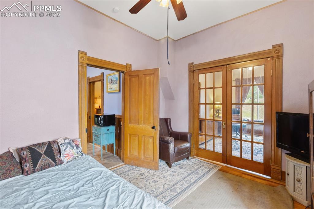 Image 9 of 21: Bedroom