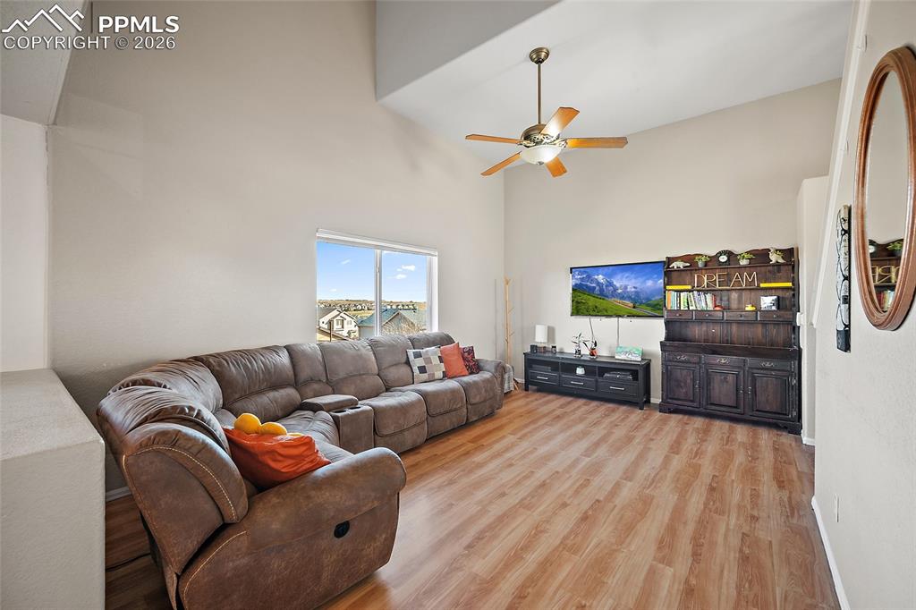 Image 5 of 47: Living room