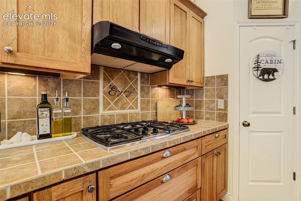 Image 15 of 50: Kitchen