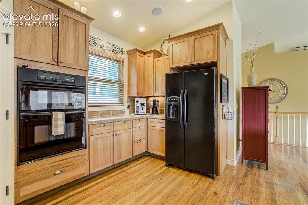 Image 16 of 50: Kitchen
