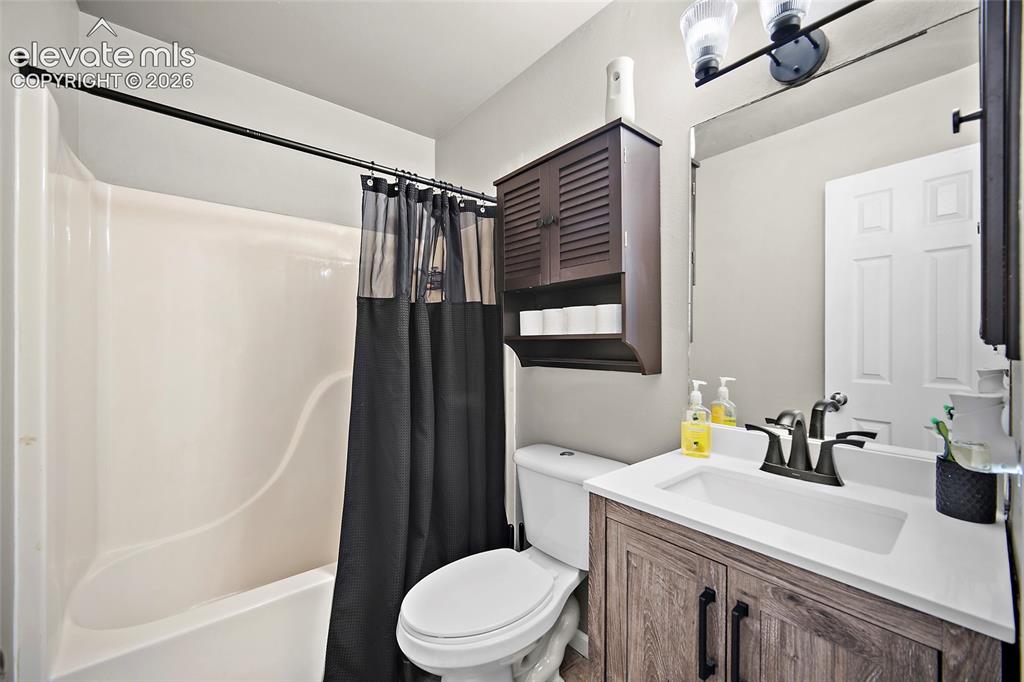 Image 12 of 25: Bathroom