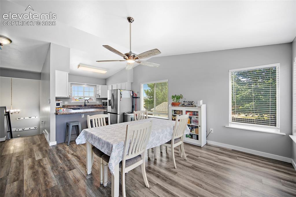 Image 6 of 25: Dining Area