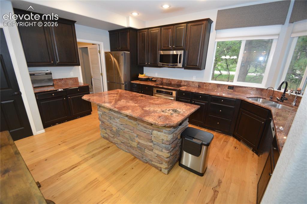 Image 9 of 48: Gourmet Island Kitchen
