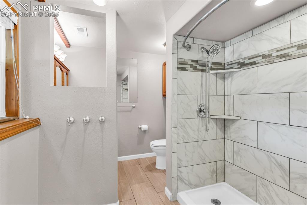Image 26 of 41: Master Bathroom