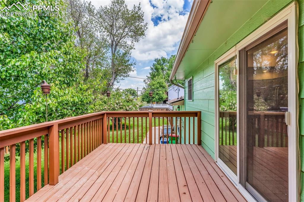 Image 36 of 41: Deck