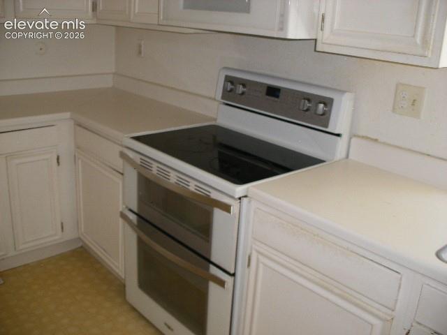 Image 11 of 32: Kitchen