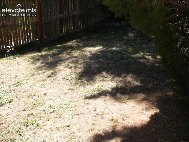 Image 29 of 32: Yard