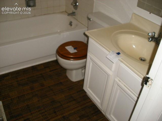 Image 7 of 32: Bathroom