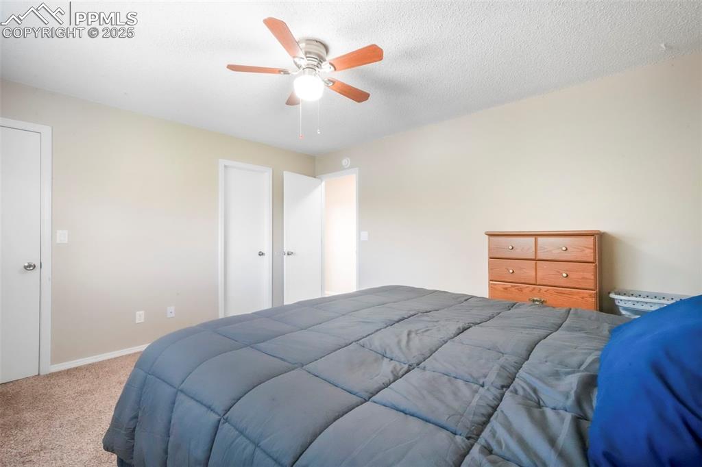 Image 16 of 50: Bedroom