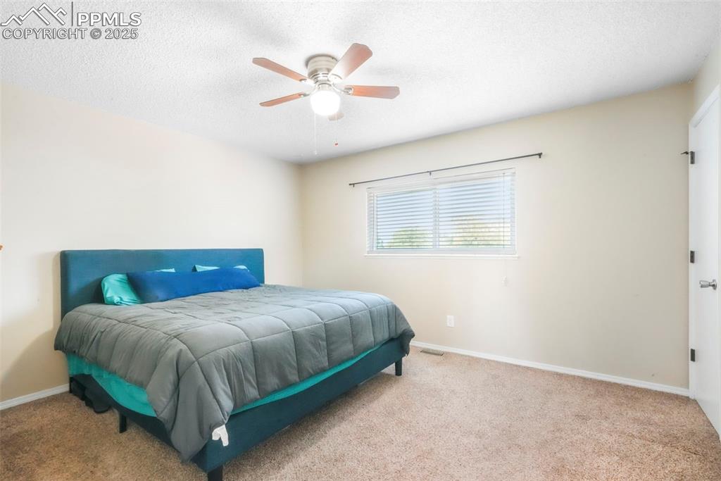 Image 18 of 50: Bedroom