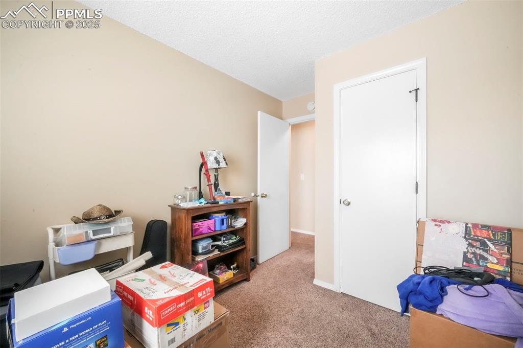 Image 21 of 50: Office