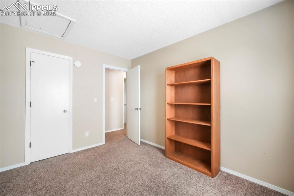 Image 23 of 50: Bedroom