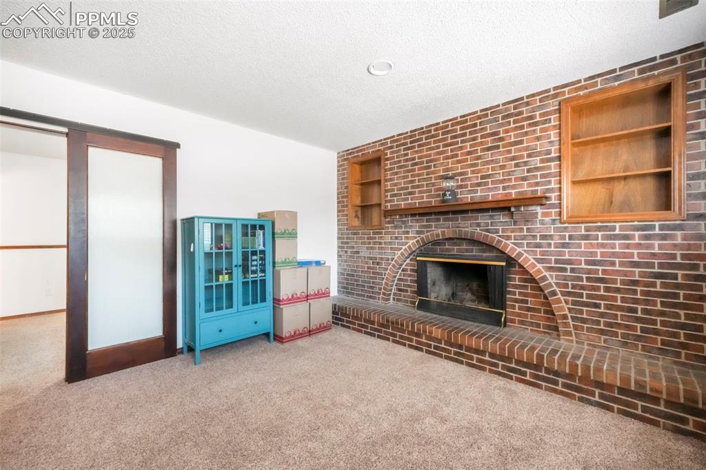 Image 29 of 50: Living Room