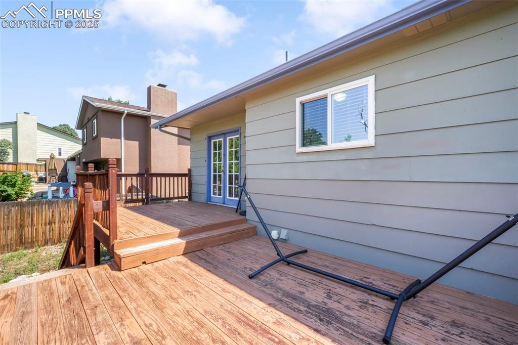 Image 38 of 50: Deck