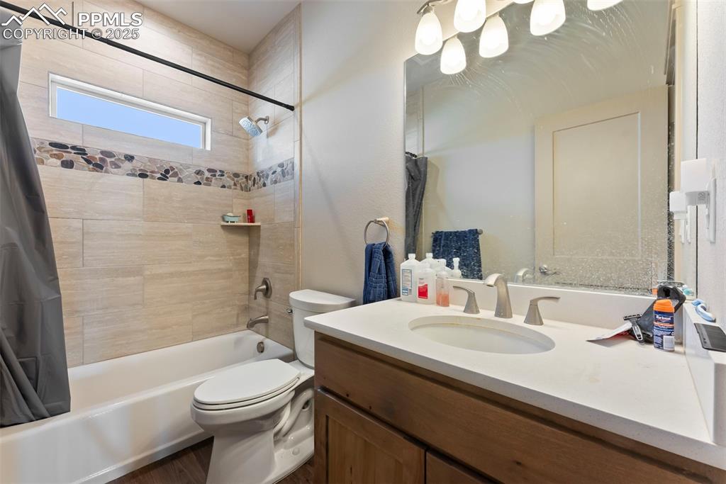 Image 8 of 23: Bathroom