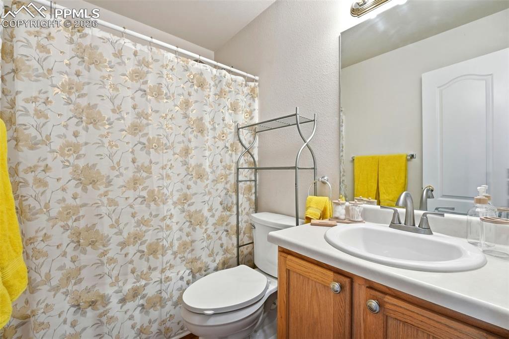 Image 13 of 49: Bathroom