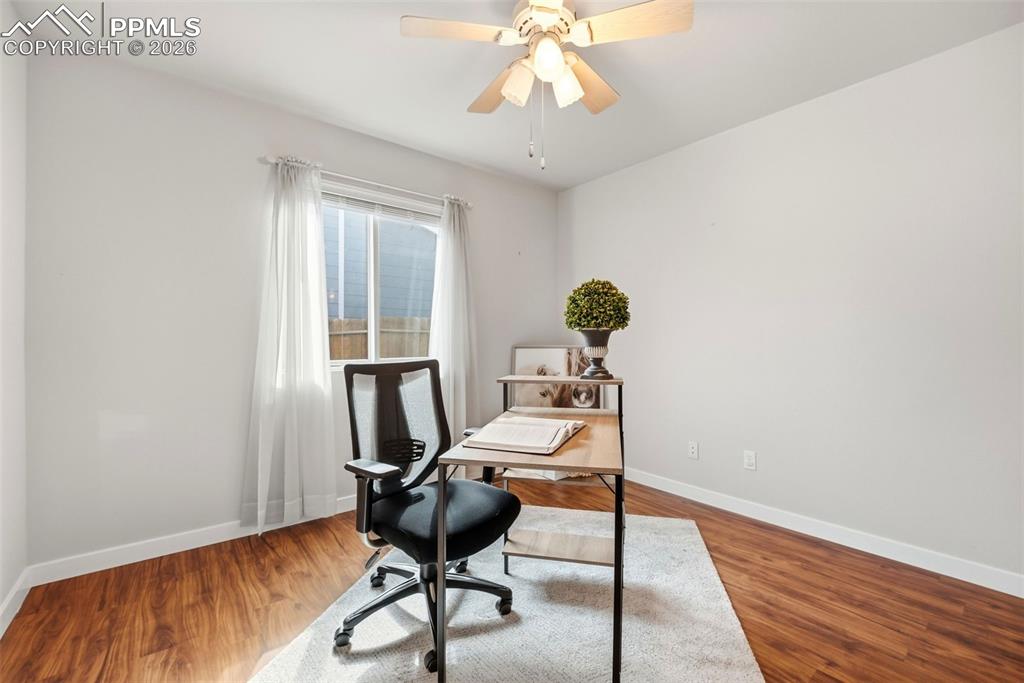 Image 16 of 49: Office