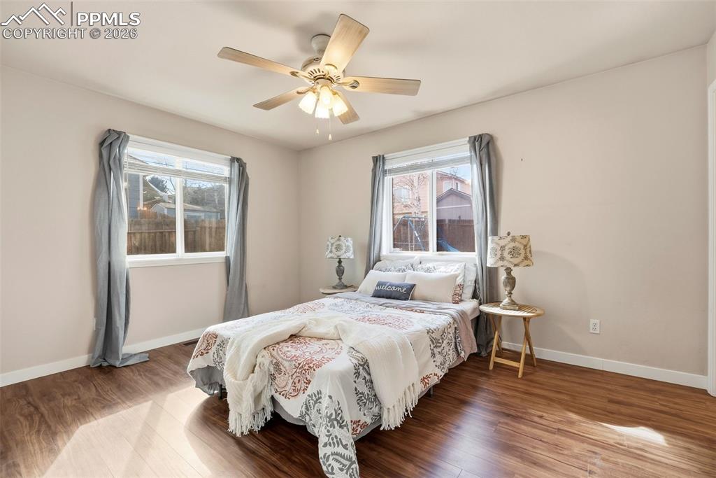 Image 17 of 49: Bedroom