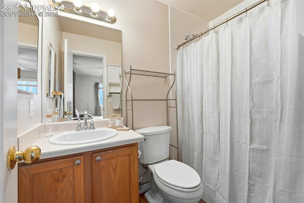 Image 20 of 49: Bathroom