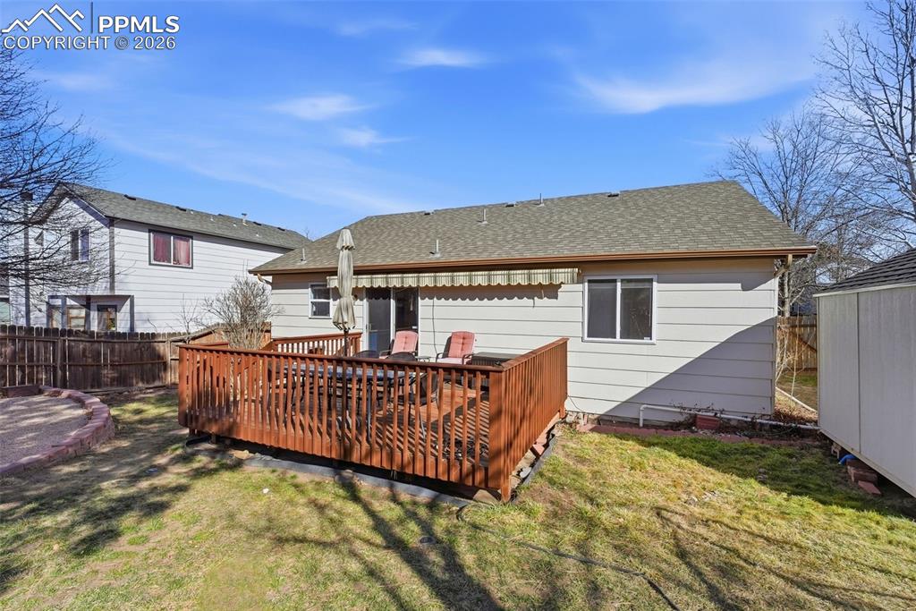 Image 40 of 49: Back of Structure