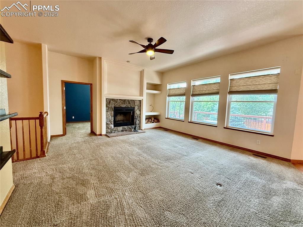 Image 12 of 45: Living Area