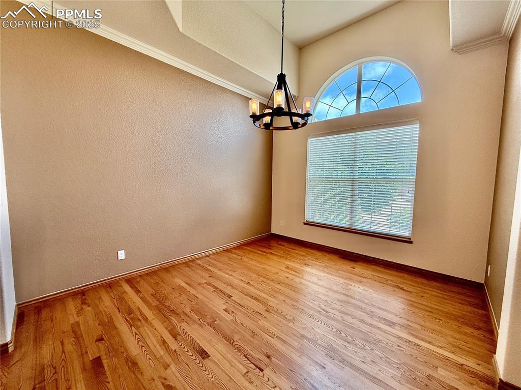 Image 4 of 45: Formal Dining