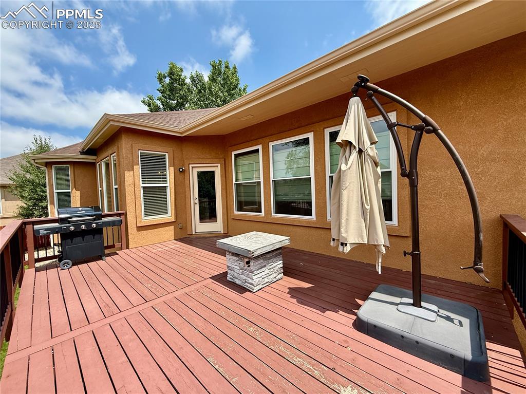 Image 41 of 45: Deck (Outdoor Living)