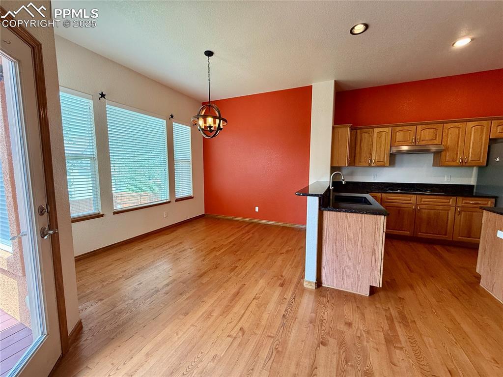 Image 9 of 45: Dining Area