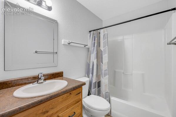 Image 9 of 16: Bathroom