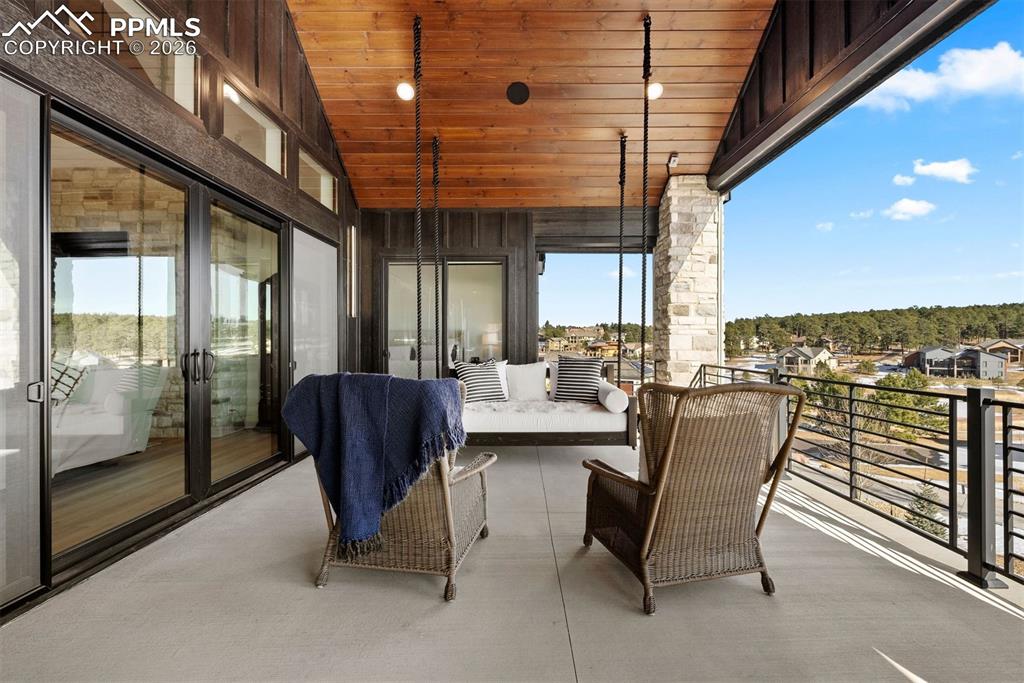 Image 10 of 50: Balcony