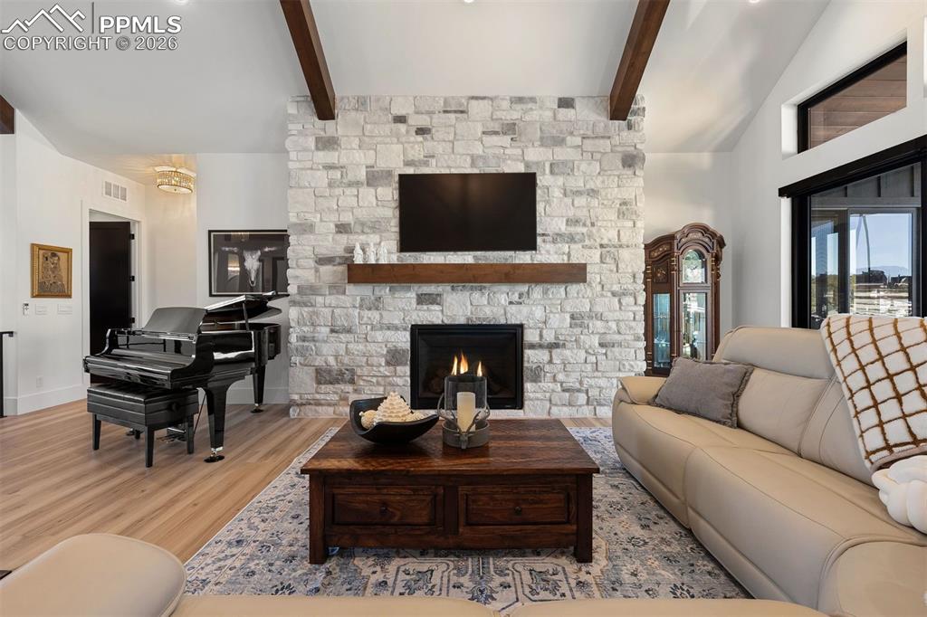 Image 15 of 50: Living Room