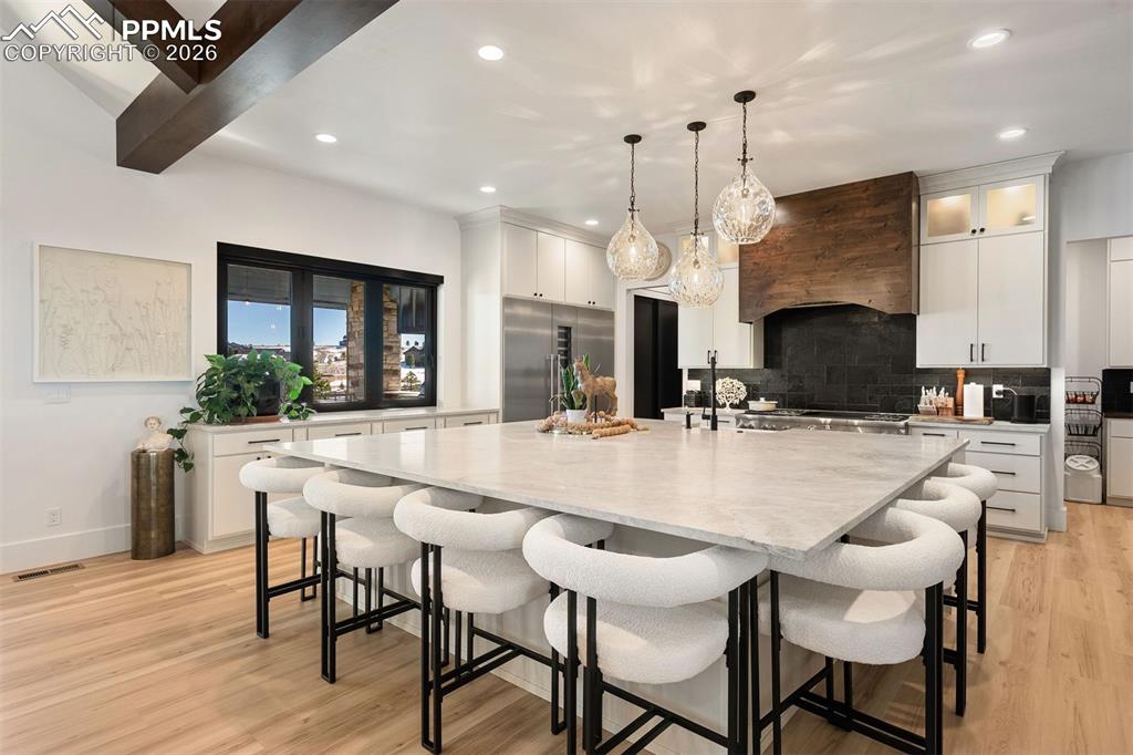 Image 16 of 50: Kitchen