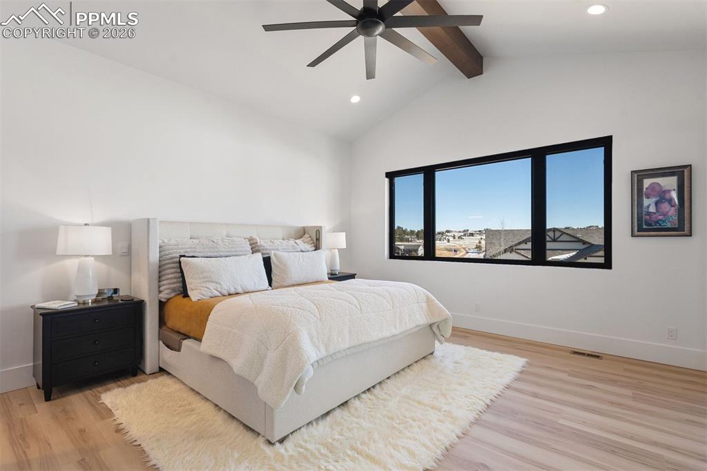 Image 22 of 50: Bedroom