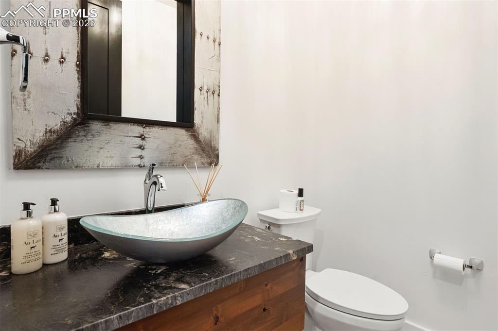 Image 36 of 50: Bathroom