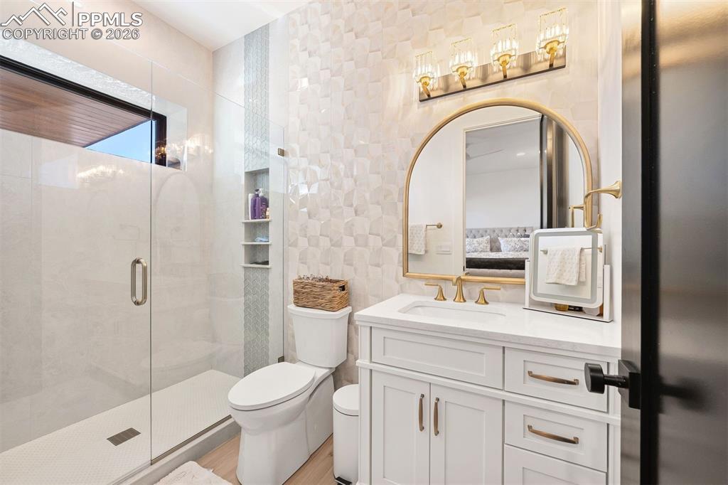 Image 39 of 50: Bathroom