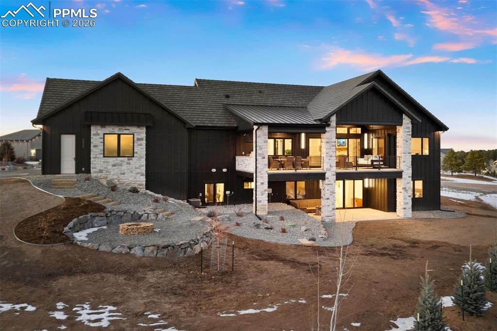 Image 4 of 50: Back of Structure