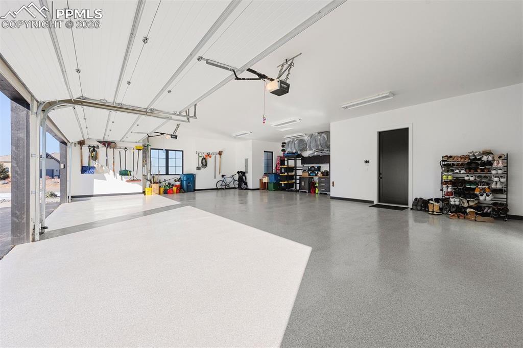 Image 45 of 50: Garage