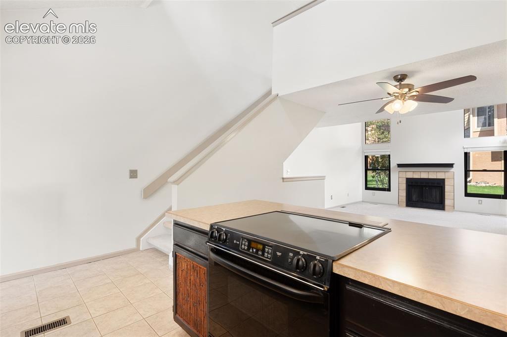 Image 16 of 25: Kitchen