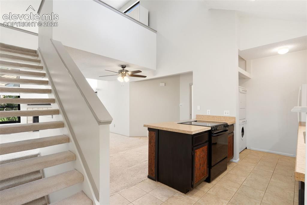 Image 17 of 25: Kitchen