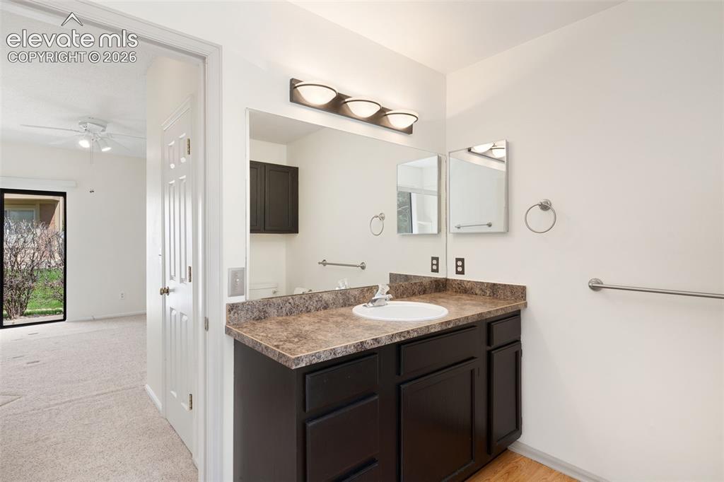 Image 22 of 25: Bathroom