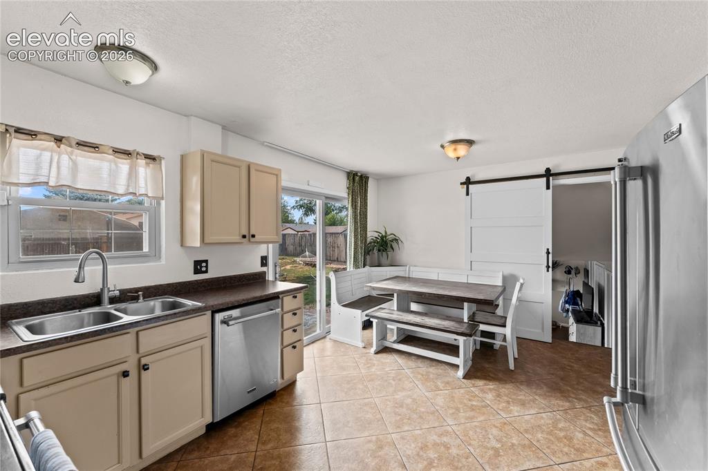 Image 11 of 38: Kitchen