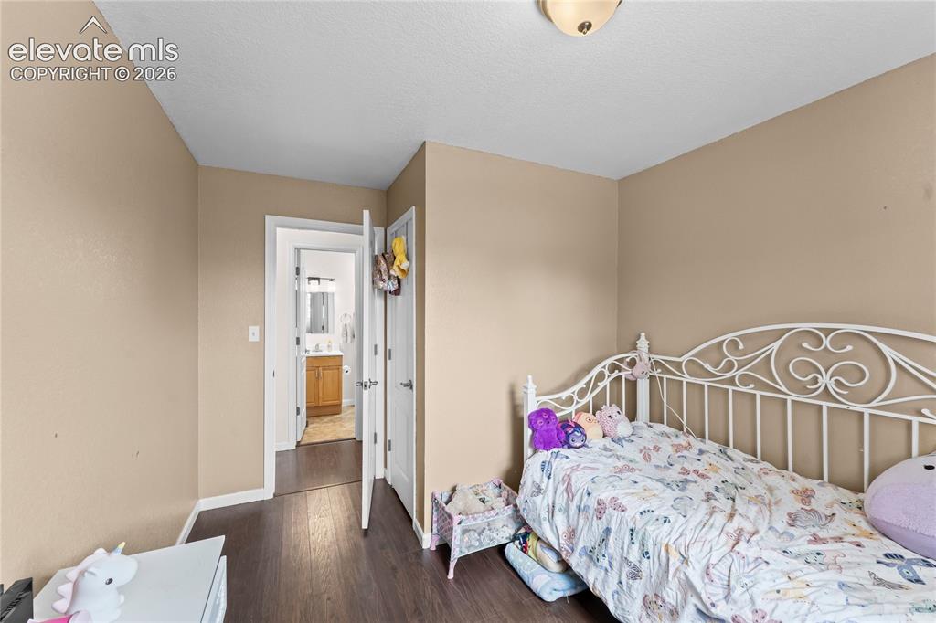 Image 18 of 38: Bedroom