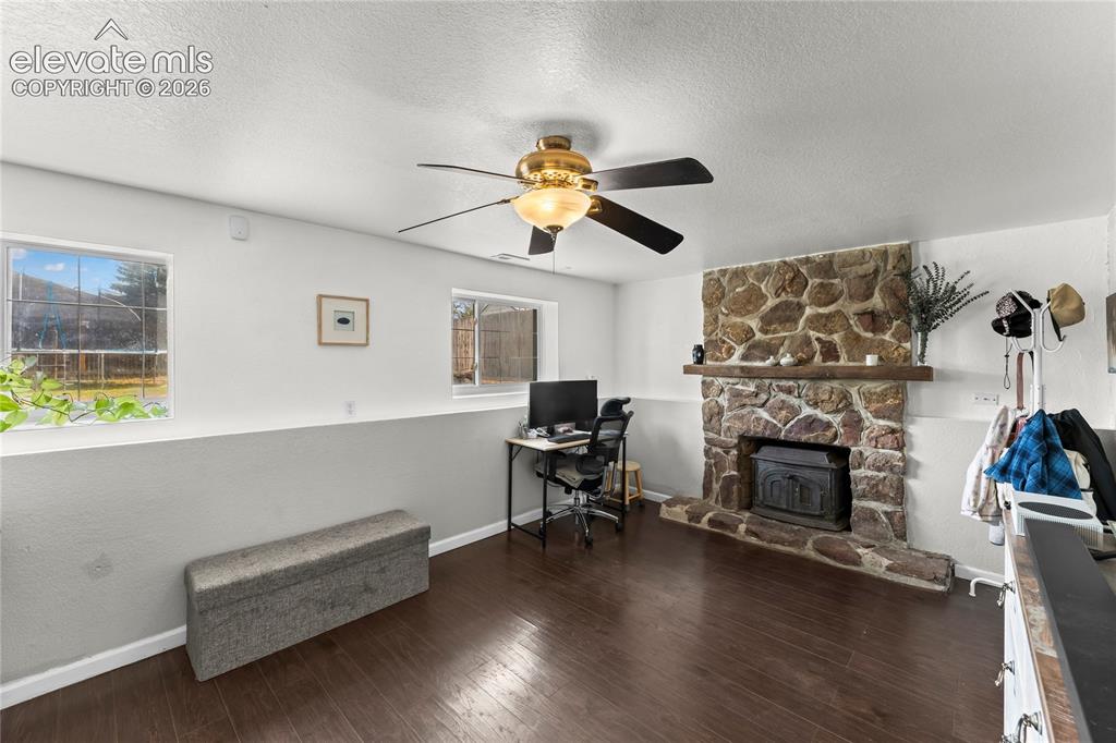 Image 21 of 38: Family Room