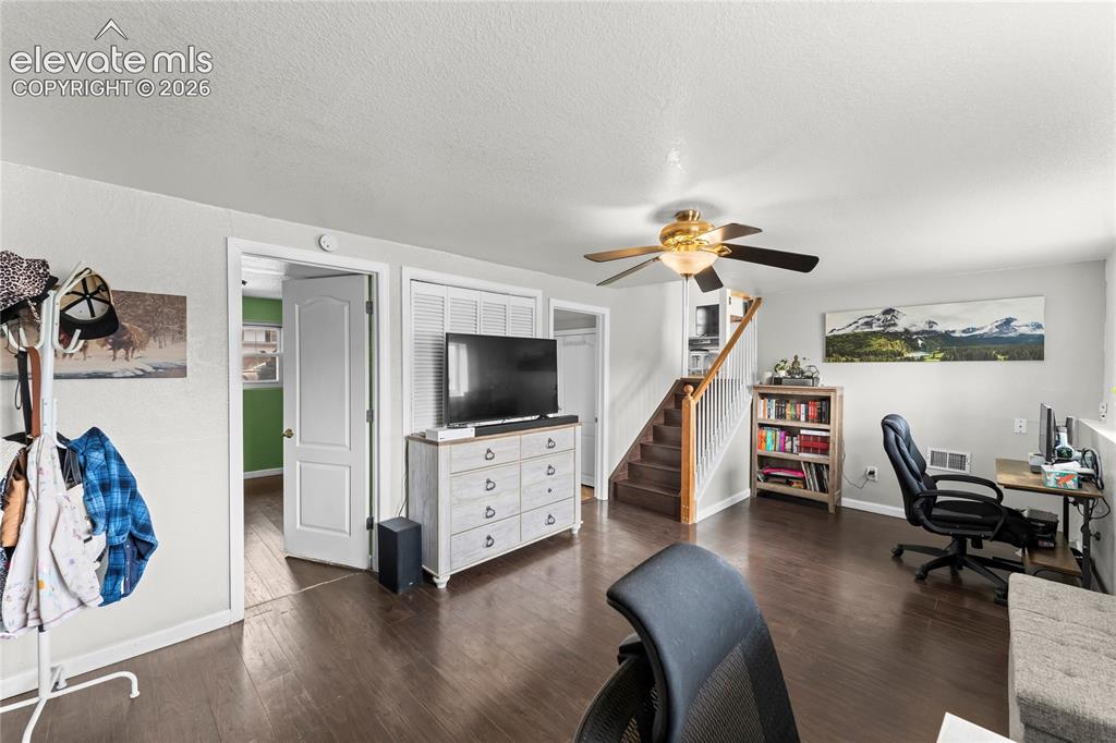 Image 22 of 38: Family Room