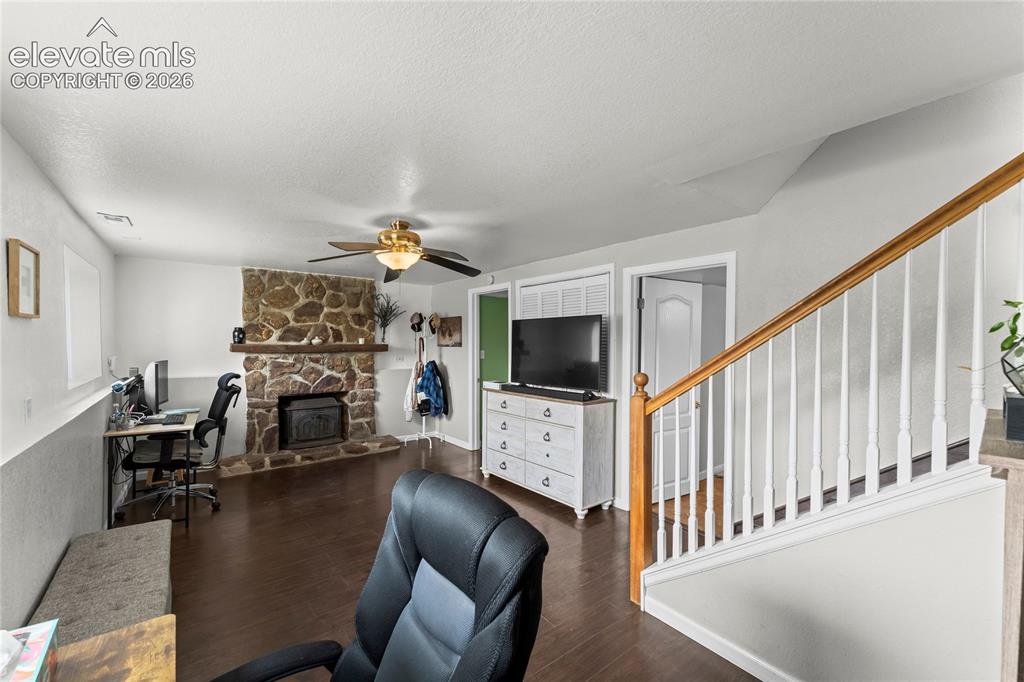 Image 23 of 38: Family Room