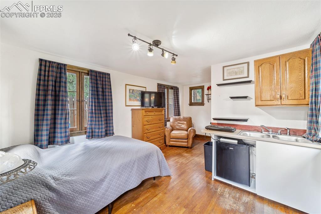 Image 27 of 50: Adorable cottage complete with a kitchenette and a 3/4 bath