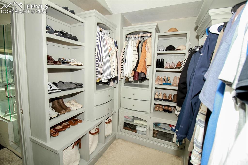 Image 26 of 48: Closet